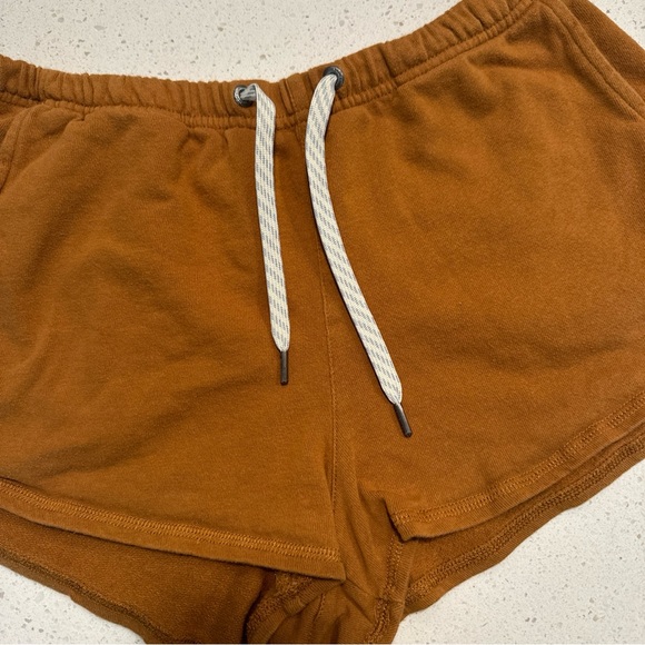 Vuori Sunnyside Women’s 3 inch Cotton Short - Tumeric - Size Small - Picture 3 of 6